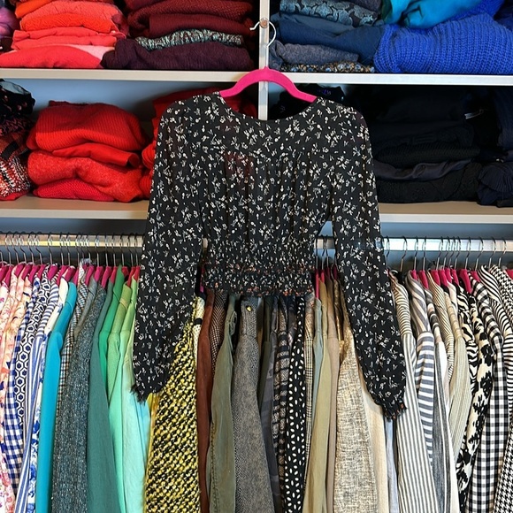 Free People black with flower print square neck long sleeve cropped top size XS - Picture 3 of 3